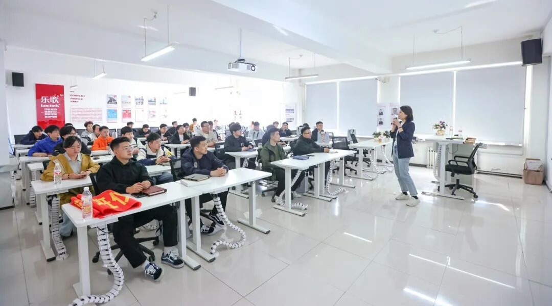 乐歌人体工学科技股份有限公司总监为订单班学生授课