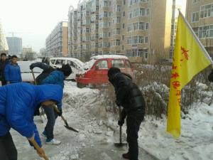华德学子走进社区，为居民安全出行做贡献
